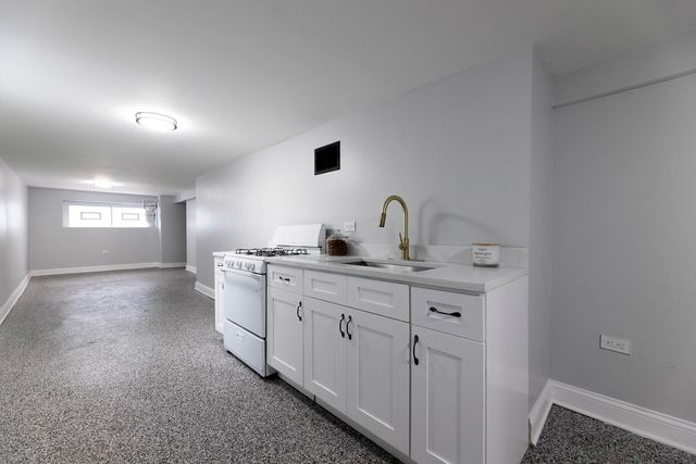 2048 W 70th Place, Chicago, IL 60636