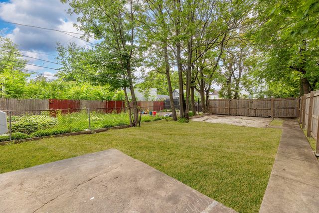 2048 W 70th Place, Chicago, IL 60636