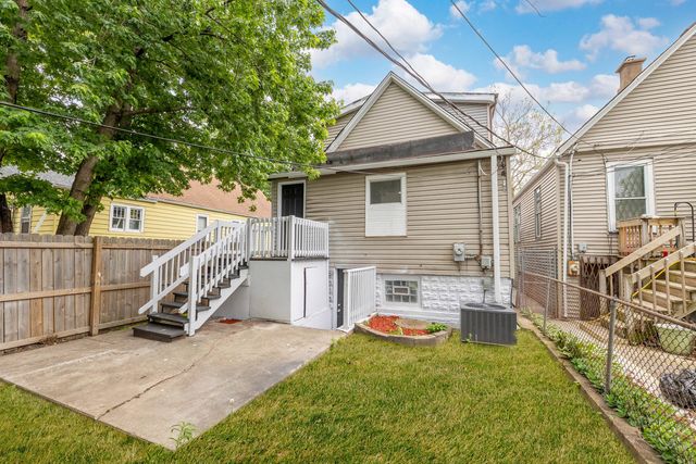 2048 W 70th Place, Chicago, IL 60636