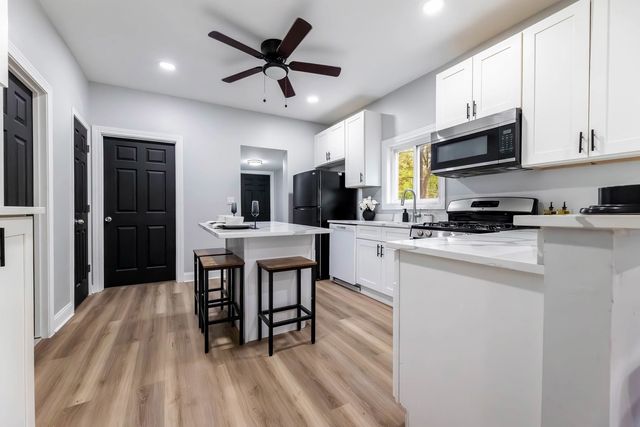 2048 W 70th Place, Chicago, IL 60636