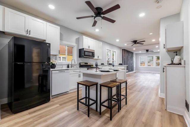 2048 W 70th Place, Chicago, IL 60636