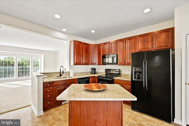 18 DAVIS ST, Charles Town, WV 25414
