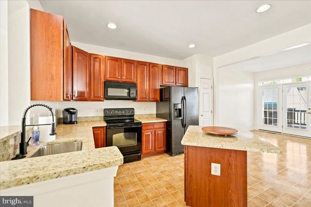 18 DAVIS ST, Charles Town, WV 25414