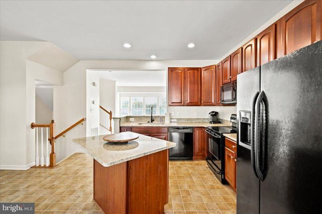 18 DAVIS ST, Charles Town, WV 25414
