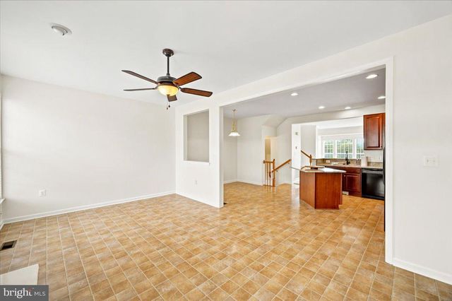 18 DAVIS ST, Charles Town, WV 25414