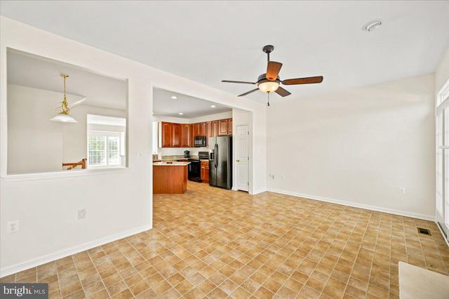 18 DAVIS ST, Charles Town, WV 25414