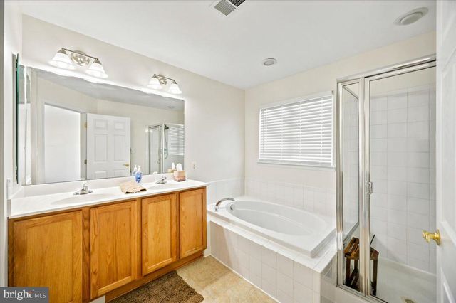 18 DAVIS ST, Charles Town, WV 25414