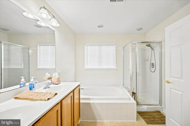 18 DAVIS ST, Charles Town, WV 25414