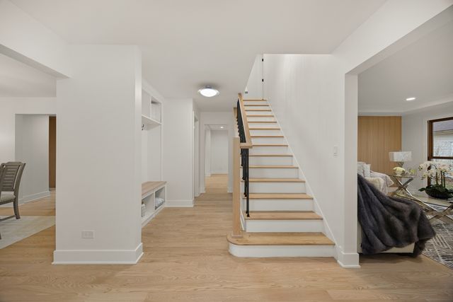 818 FAIRWINDS Court, Naperville, IL 60563