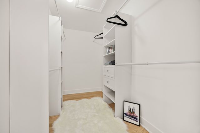 818 FAIRWINDS Court, Naperville, IL 60563