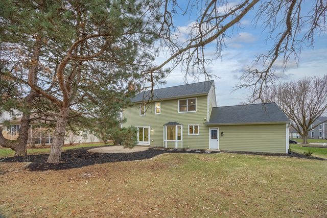 818 FAIRWINDS Court, Naperville, IL 60563