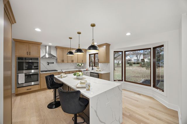 818 FAIRWINDS Court, Naperville, IL 60563