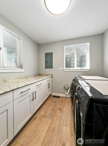 27917 10th Avenue S, Des Moines, WA 98198