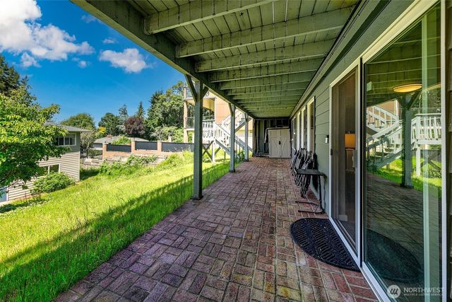 27917 10th Avenue S, Des Moines, WA 98198
