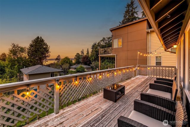 27917 10th Avenue S, Des Moines, WA 98198