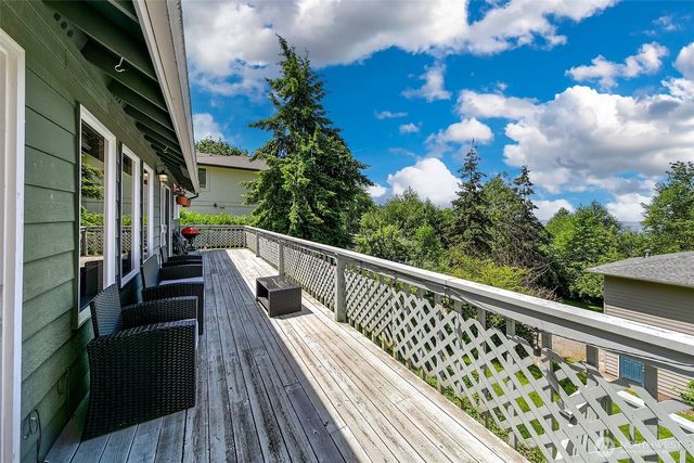 27917 10th Avenue S, Des Moines, WA 98198