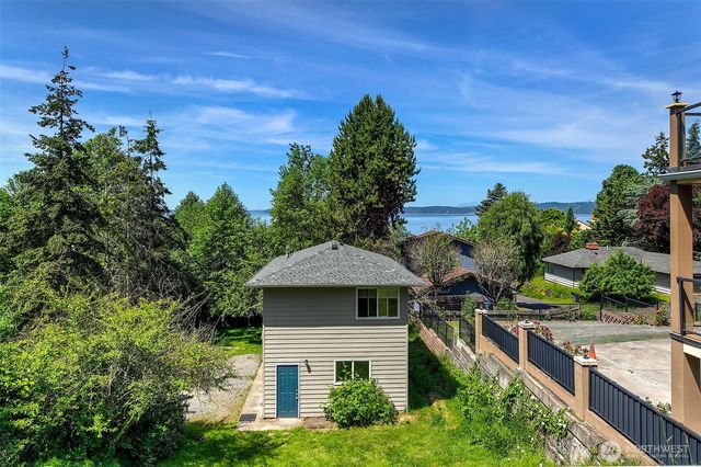 27917 10th Avenue S, Des Moines, WA 98198