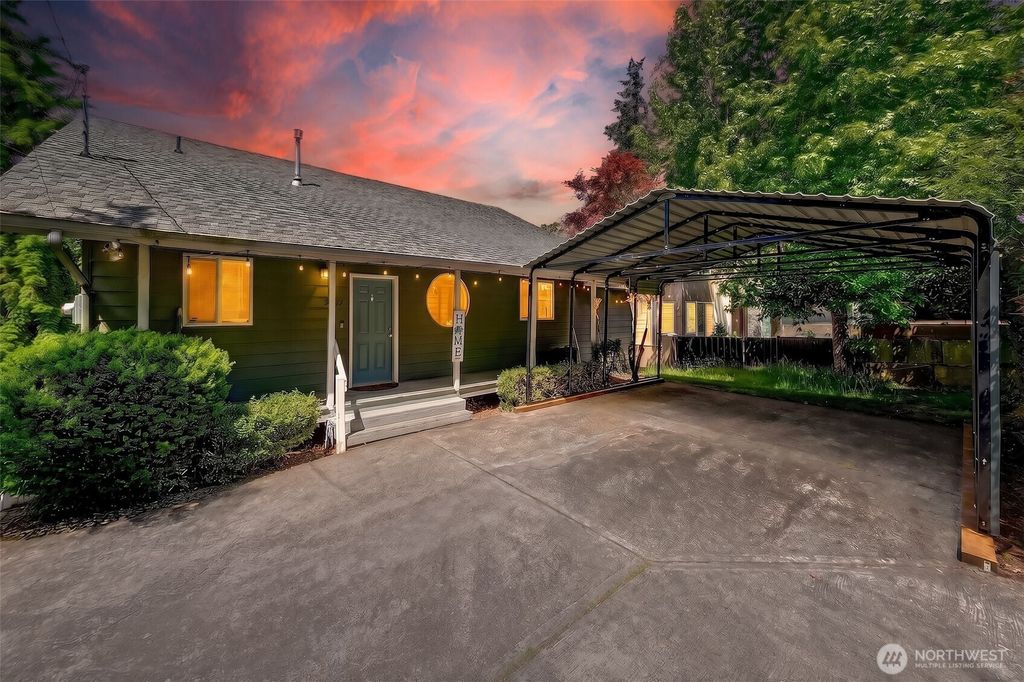 27917 10th Avenue S, Des Moines, WA 98198