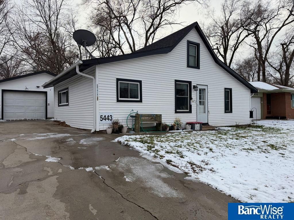 5443 Pioneers Boulevard, Lincoln, NE 68506