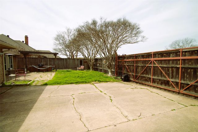 3929 Alto Avenue, Carrollton, TX 75007