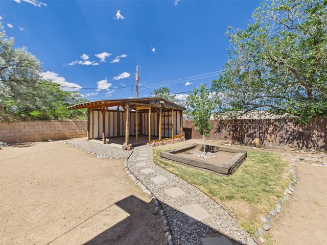 1005 Calle Margarita, Santa Fe, NM 87507