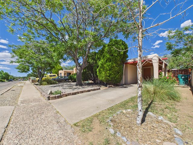 1005 Calle Margarita, Santa Fe, NM 87507