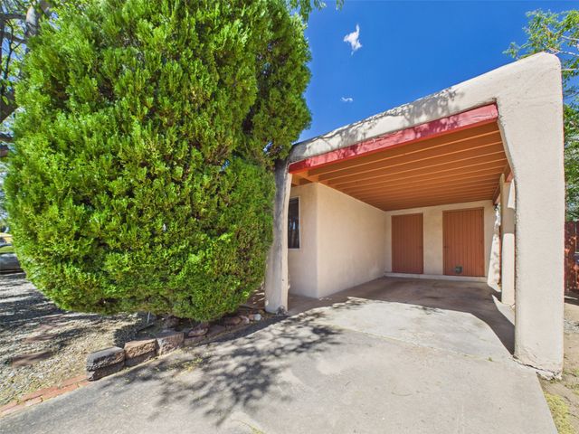 1005 Calle Margarita, Santa Fe, NM 87507