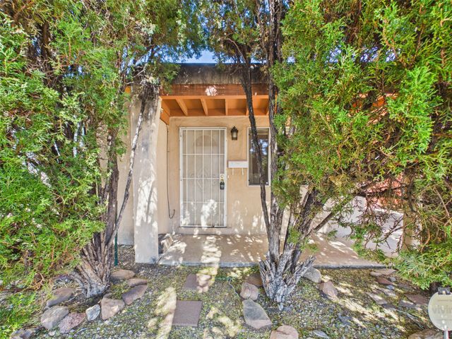 1005 Calle Margarita, Santa Fe, NM 87507