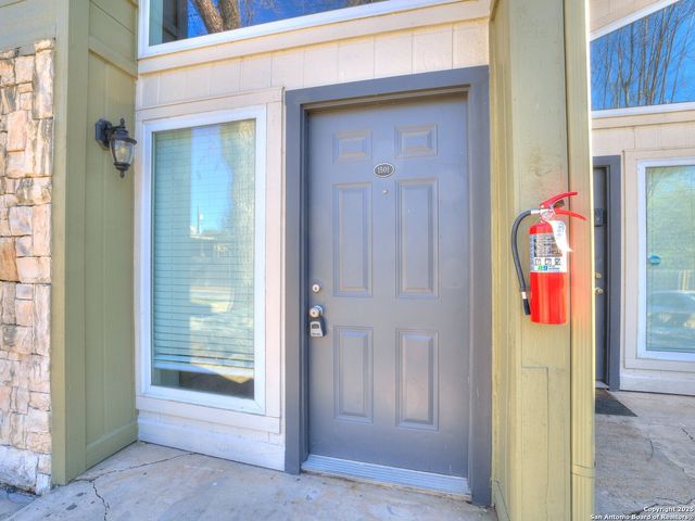 100 Lorenz Rd Apt 1501, San Antonio, TX 78209