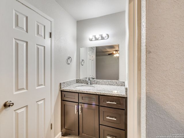 100 Lorenz Rd Apt 1501, San Antonio, TX 78209