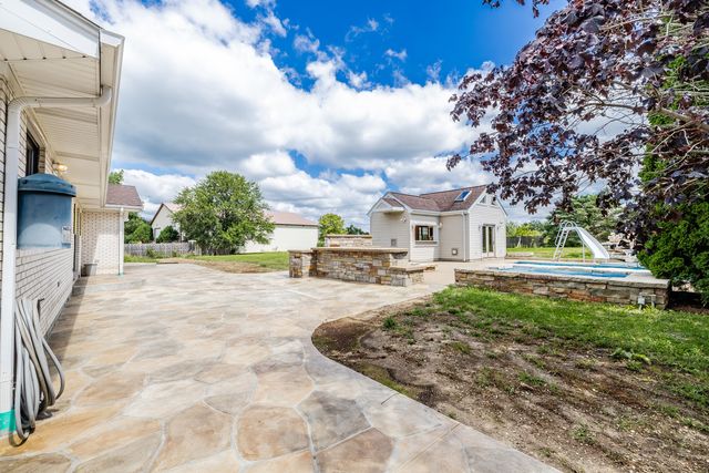 704 N Rose Farm Road, Woodstock, IL 60098