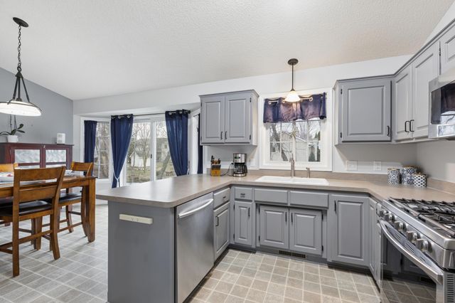 1121 Apple Circle, Mayer, MN 55360