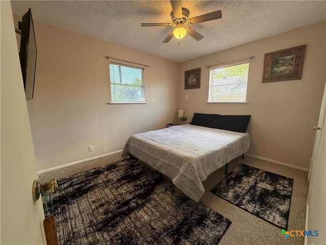412 E Walnut Street, Seguin, TX 78155