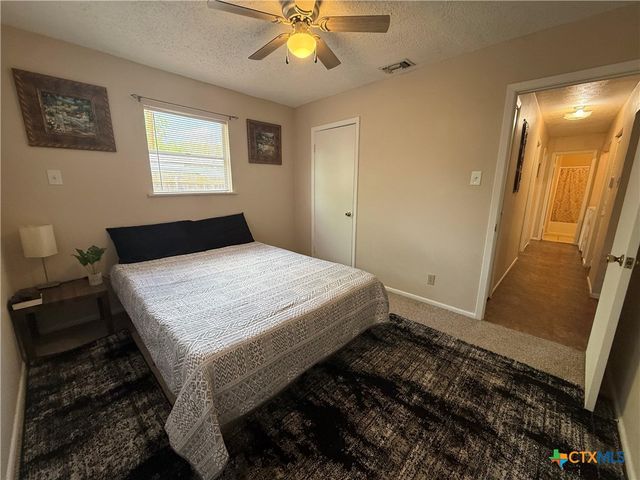 412 E Walnut Street, Seguin, TX 78155
