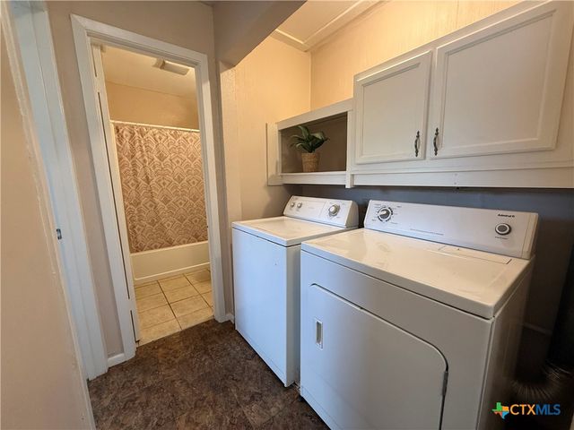412 E Walnut Street, Seguin, TX 78155