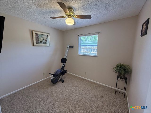 412 E Walnut Street, Seguin, TX 78155