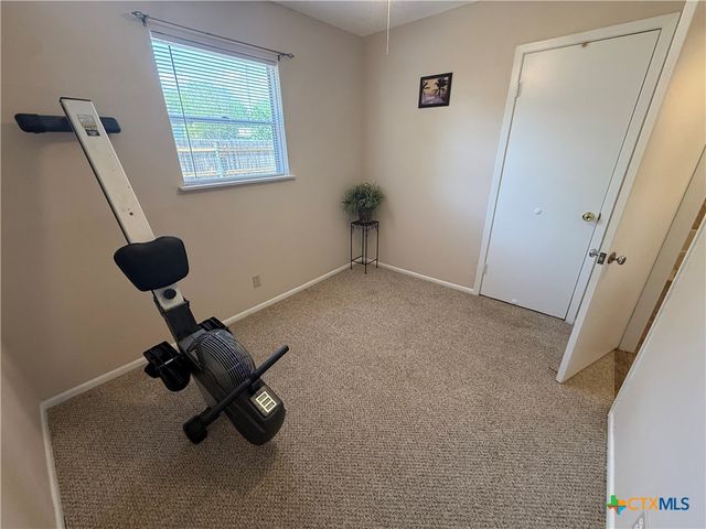 412 E Walnut Street, Seguin, TX 78155