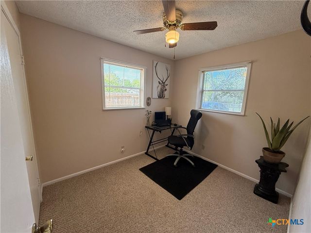 412 E Walnut Street, Seguin, TX 78155