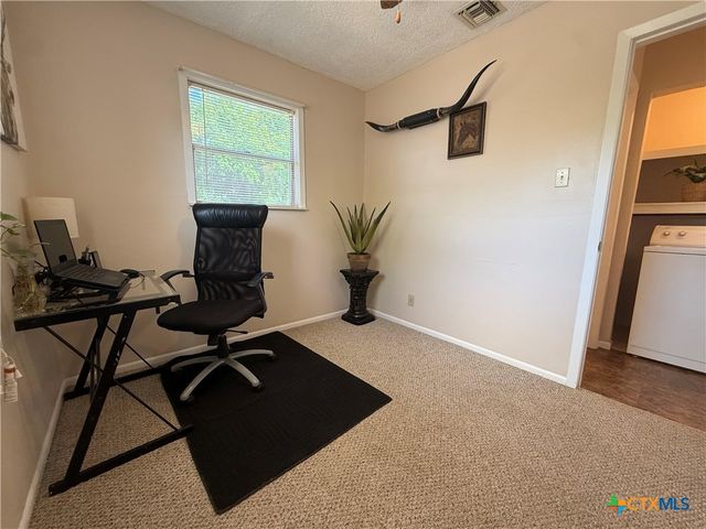 412 E Walnut Street, Seguin, TX 78155