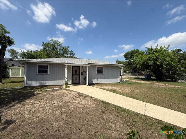 412 E Walnut Street, Seguin, TX 78155
