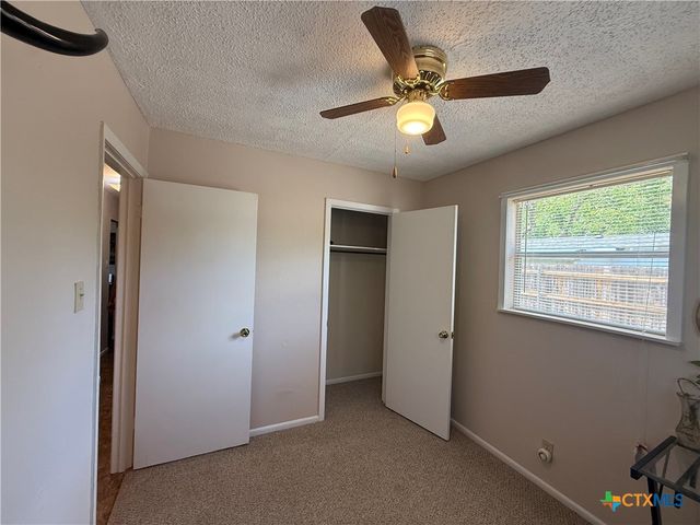 412 E Walnut Street, Seguin, TX 78155