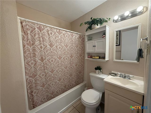 412 E Walnut Street, Seguin, TX 78155