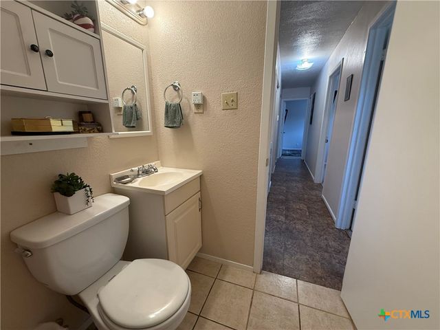412 E Walnut Street, Seguin, TX 78155