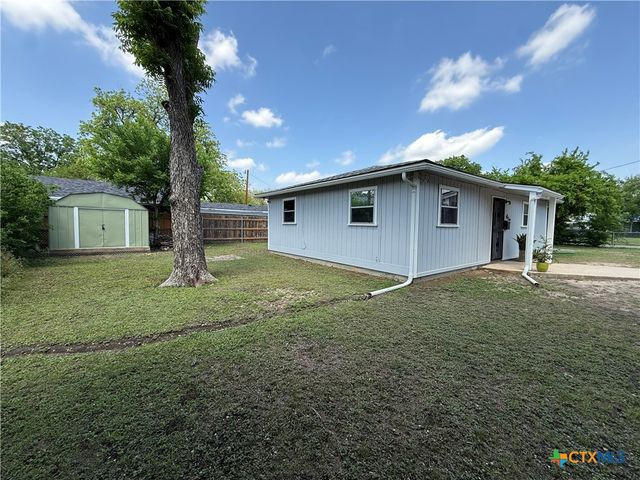 412 E Walnut Street, Seguin, TX 78155