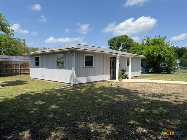 412 E Walnut Street, Seguin, TX 78155