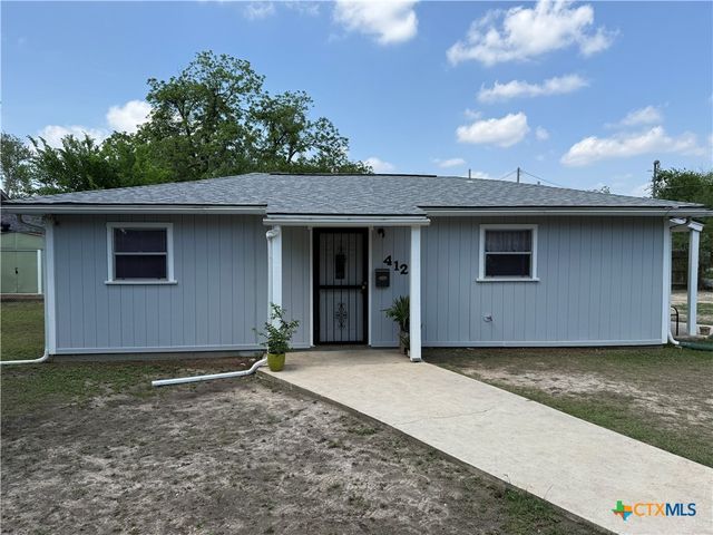 412 E Walnut Street, Seguin, TX 78155