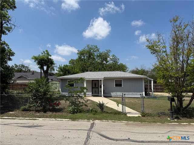 412 E Walnut Street, Seguin, TX 78155
