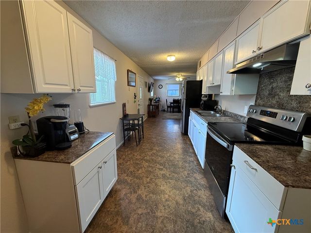 412 E Walnut Street, Seguin, TX 78155
