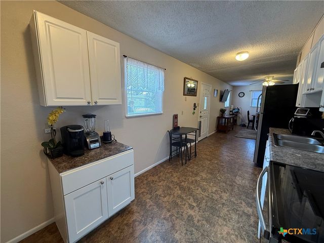 412 E Walnut Street, Seguin, TX 78155