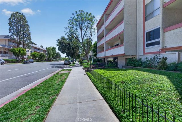 2444 E Del Mar Boulevard 208, Pasadena, CA 91107